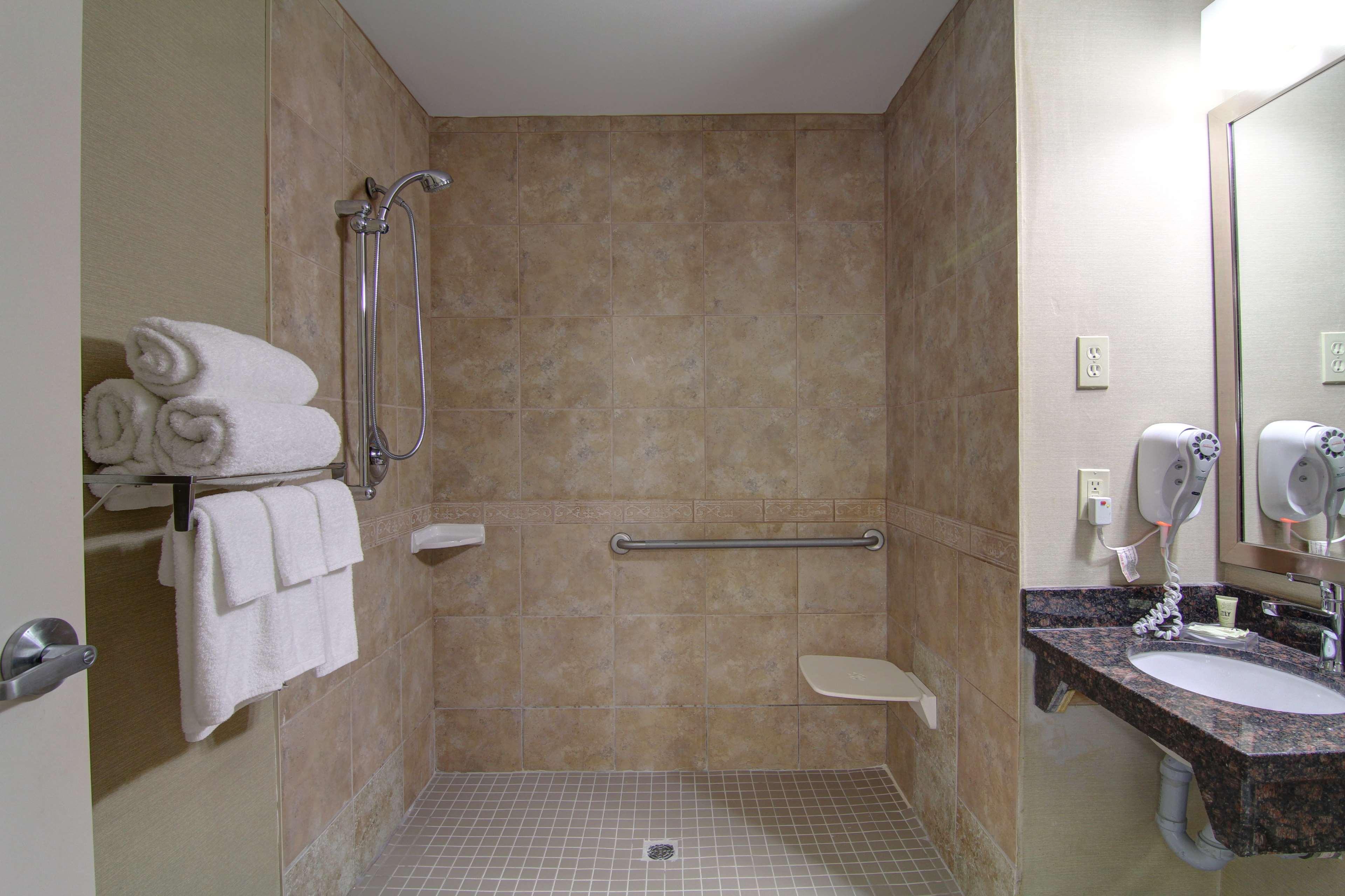 Best Western Plus Bowmanville Eksteriør bilde